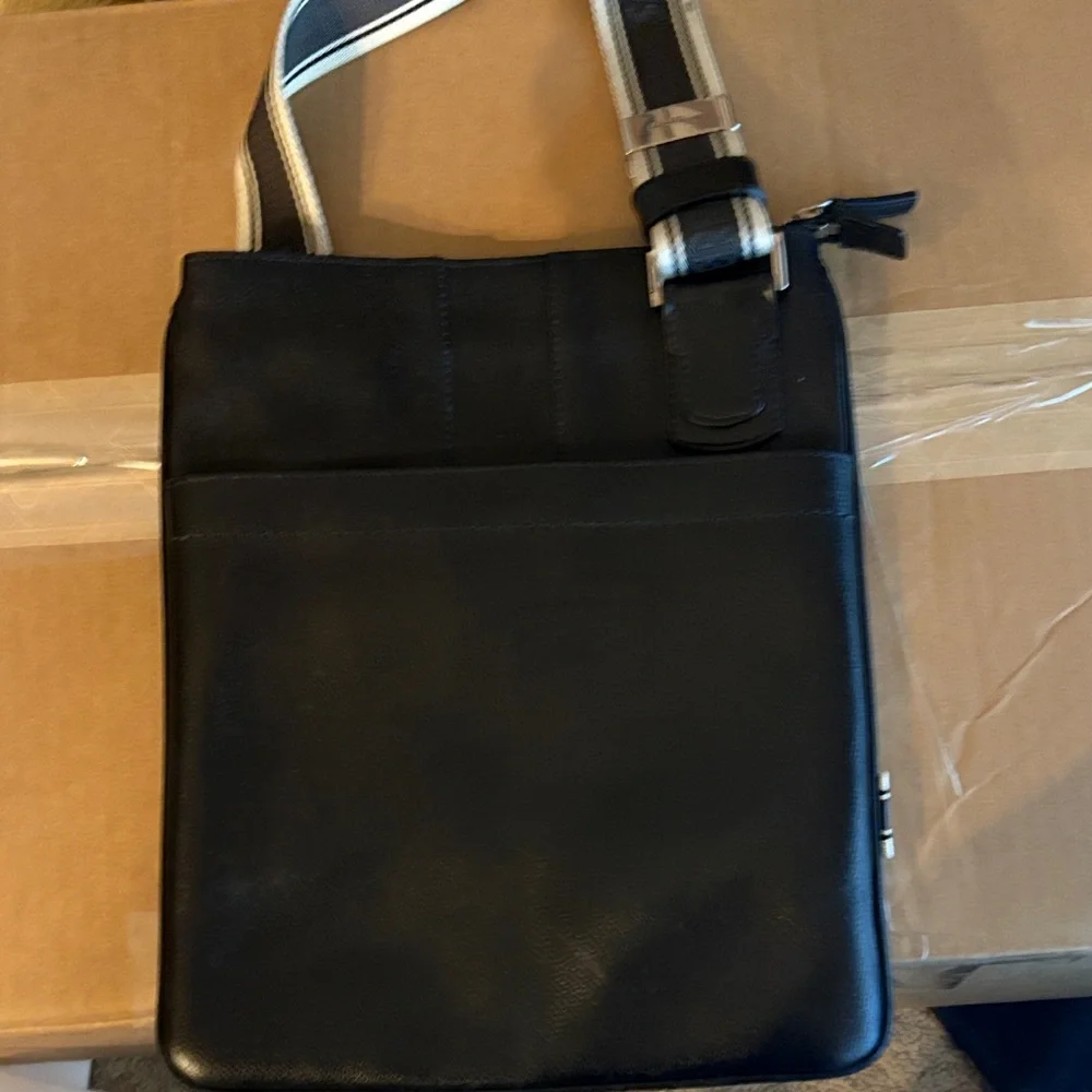 Men’s Salvatore Ferragamo black messenger (unisex)
